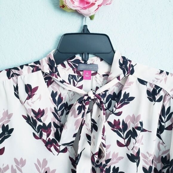 Vince Camuto - Picture 3 of 6